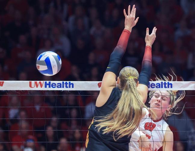 UW-v-USC-VBall-09-20251019-121362.jpg